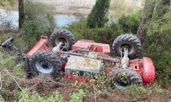 Kontrolden çıkan iş makinası şarampole devrildi: 1 yaralı