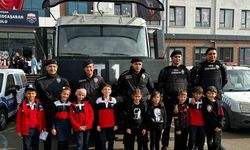 Minik kızın başkanlık vaadi protokol üyelerini harekete geçirdi