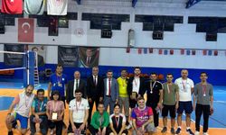 Öğretmenler dostluk maçı yaptı