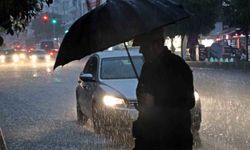 Sarı alarm ile uyarılan Antalya'da sağanak etkisini gösteriyor