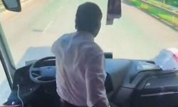 Taraftarları deplasmana götüren şoför araç seyir halindeyken ayağa kalkıp oynadı