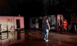 Yıldırım yangına sebep oldu konteyner küle döndü