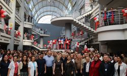 Akdeniz Üniversitesi Hastanesi'nde yeni yıl coşkusu