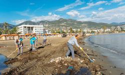 Alanya'da yağışın izleri silinmeye çalışılıyor