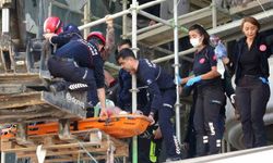 Antalya'da inşaat iskelesinden düşen işçi ağır yaralandı