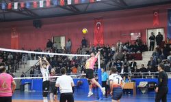 Çal'da düzenlenen voleybol turnuvasında final maçları heyecanı zirveye taşıdı