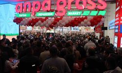 Denizli'de zincir marketin indirimli açılışı geceden sabaha kuyruk oluşturdu