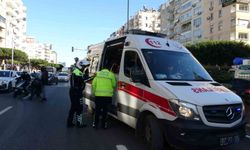 Kavşak sisteminde çarpışan iki motosikletin sürücüleri yaralandı