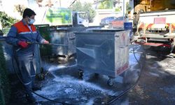 Kemer'de çöp konteynerleri dezenfekte ediliyor