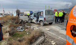 Tır ile hafif ticari aracın çarpıştığı kazada yaşlı adam hayatını kaybetti