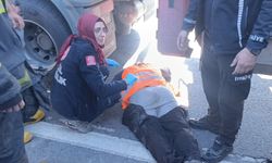 Tırın altında kalan karayolları işçisi hayatını kaybetti