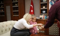 40 kişilik ekiple 8,5 saat operasyonla kadavradan rahim nakledilmişti, ismini aldığı rektörle bir araya geldi