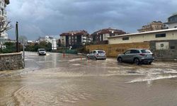 Alanya'da yağmur , dolu ve fırtına hayatı olumsuz etkiledi