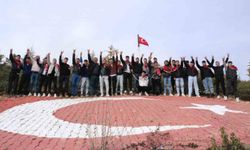 Asker adayları ilk nöbetlerini köylerindeki bu tepede tutuyor