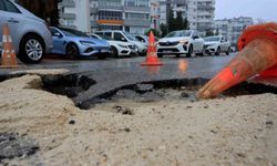 Fırtınayla birlikte dalgaların getirdiği çöpler sahilde toplandı