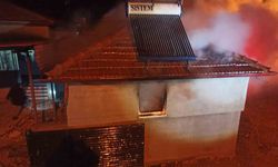 Köy evinde çıkan yangın korkuttu