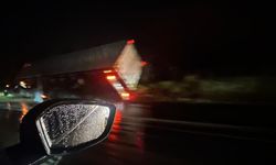 Yüksek gerelim hattı inşaata devrildi