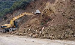 Buldan ve Babadağ'da heyelan nedeniyle kapanan yollarda çalışmalar başladı