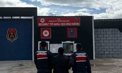 Hırsızlık suçundan aranan şahsı jandarma yakaladı