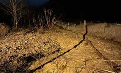 Isparta'da etkili olan sağanak yağmur nedeniyle bir köyde su baskınları yaşandı