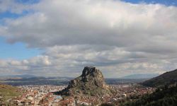 Karahisar Kalesi üzerinde bulutların dansı eşsiz manzaralar ortaya çıkardı