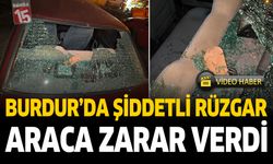 Burdur’da Şiddetli Rüzgâr Araca Zarar Verdi