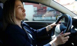 Üç çocuk annesi, taksi şoförlüğüyle hem ailesinin geçimine katkı sağlıyor hem de kadınlara örnek oluyor