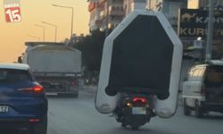 Motosiklet Üzerinde Dev Botla Tehlikeli Anlar