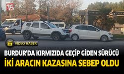 Burdur'da Kırmızıda Geçip Giden Sürücü İki Aracın Kazasına Sebep Oldu
