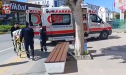 Antalya'da Kontrolden Çıkan Otomobil Kaldırıma Çarptı: 1 Yaralı
