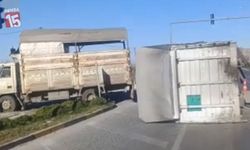 Antalya Manavgat’ta İlginç Kaza: Kamyonun Kasası Yola Savruldu