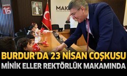 Burdur'da 23 Nisan Coşkusu Minik Eller Rektörlük Makamında