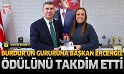 Burdur'un Gururuna Başkan Ercengiz Ödülünü Takdim Etti