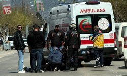 Isparta’da Seyir Halindeki Motosiklet Devrildi: Sürücü Yaralandı