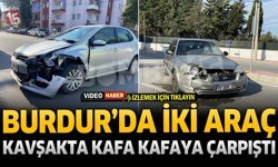 Burdur'da İki Araç Kavşakta Kafa Kafaya Çarpıştı