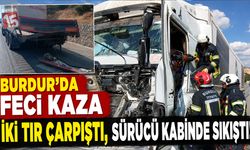 Burdur'da Feci Kaza: İki TIR Çarpıştı, Sürücü Kabinde Sıkıştı!