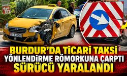 Burdur’da Ticari Taksi Yönlendirme Römorkuna Çarptı: Sürücü Yaralandı