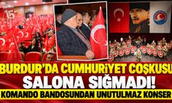 Burdur’da Cumhuriyet Coşkusu Salona Sığmadı! Komando Bandosundan Unutulmaz Konser