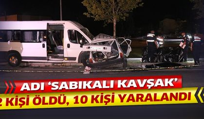 İşçi minübüsü ile otomobil çarpıştı. 2 kişi öldü, 10 kişi yaralandı