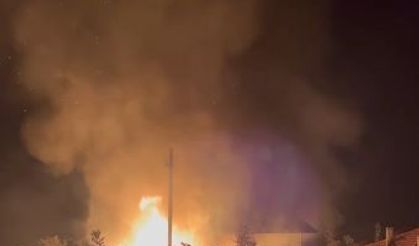 Kamelyadan evin çatısına sıçrayan yangın paniğe neden oldu