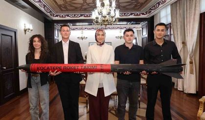 Valiyi ziyarete roketle geldiler