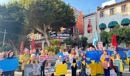 Antalya'da Ukraynalılardan 4. yıl çağrısı: 'Bu savaşın en büyük acısı Ukraynalı çocukların geleceğidir'