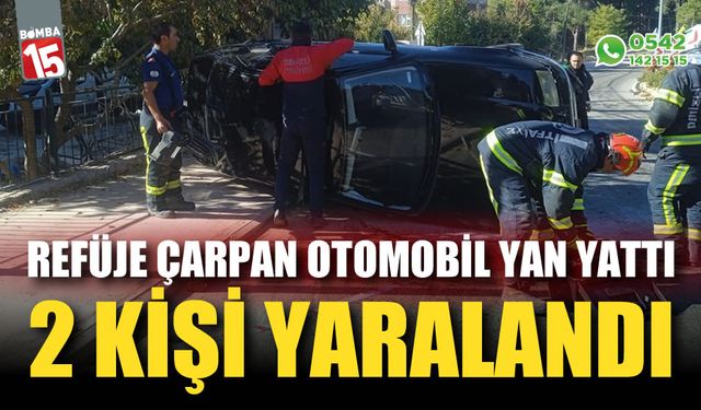 Refüje çarpan otomobil yan yattı