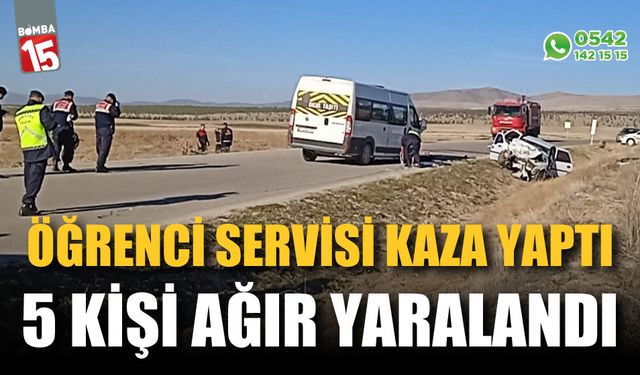 Öğrenci almaya giden servis aracı otomobille çarpıştı 5 kişi ağır yaralandı