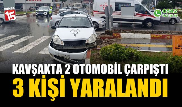 Kavşakta 2 otomobil çarpıştı, 3 kişi yaralandı