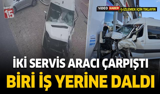 Antalya'da trafik kazası.  2 servis aracı çarpıştı