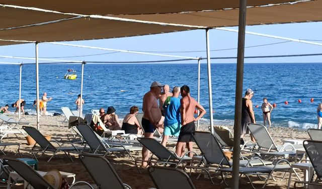 Antalya'da denize giren turist boğularak hayatını kaybetti