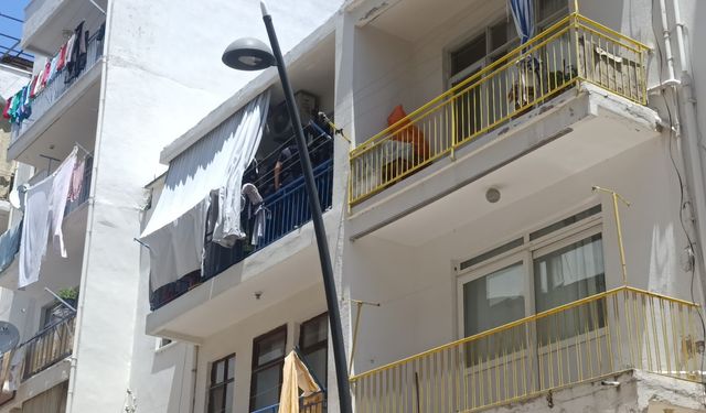Antalya'da genç kız ailesiyle yaşadığı evi yaktı
