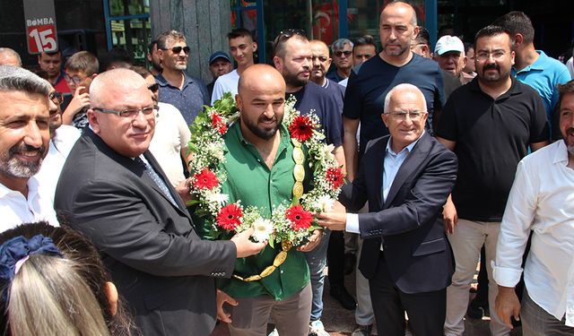 Kırkpınar Başpehlivanı Orhan Okulu baba ocağında coşku ile karşılandı