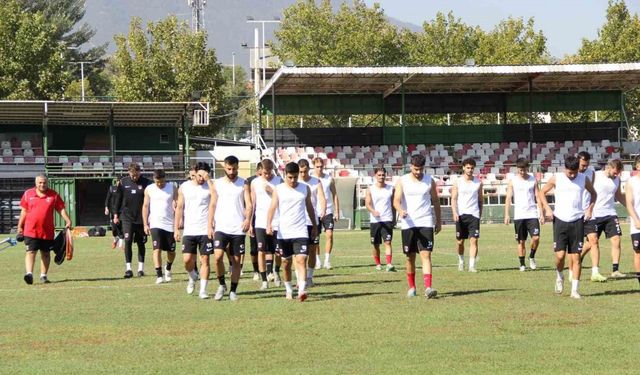 Denizli İdmanyurdu, lider Uşak Spor ile oynayacağı maçın hazırlıklarını sürdürüyor